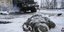 Νεκρός Ρώσος στρατιώτης, δίπλα σε κατεστραμμένο όχημα