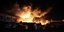 Μαίνεται η μεγάλη φωτιά σε εργοστάσιο πλαστικών στον Ασπρόπυργο