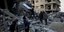 Κάτοικοι μεταφέρουν τα υπάρχοντά τους από κτίριο που κατέρρευσε σε πόλη της βόρειας Συρίας 