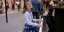 Ένα 13χρονο τυφλό κορίτσι έπαιξε πιάνο έξω από σταθμό τρένου στο Μπέρμινγχαμ