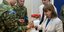 Σακελλαροπούλου: Επισκέφθηκε την Προεδρική Φρουρά και αντάλλαξε ευχές για το Πάσχα με τους Εύζωνες