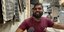 Φούρναρης από την Σρι Λάνκα μιλάει σε δημοσιογράφο