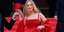 Η Τζένιφερ Λόρενς με σαγιονάρες στο κόκκινο χαλί του Φεστιβάλ Καννών