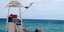 Πύργος ναυαγοσώστη σε παραλία της Χαλκιδική