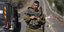 Ισραηλινοί στρατιώτες φρουρούν σημείο ελέγχου κοντά στα σύνορα με τον Λίβανο, στο Ισραήλ