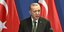 O Ρετζέπ Ταγίπ Ερντογάν σε ομιλία του με τουρκικές σημαίες πίσω του