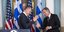 Ο Γιώργος Γεραπετρίτης και ο Άντονι Μπλίνκεν δίνουν τα χέρια κατά τη διάρκεια της τελετής υπογραφής της Συμφωνίας Άρτεμις για τον Στρατηγικό Διάλογο ΗΠΑ-Ελλάδας