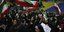 Γυναίκες ανεμίζουν σημαίες του Ιράν σε προεκλογική συγκέντρωση στην Τεχεράνη