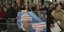 Διαδηλωτές πραγματοποιούν διαδήλωση απέναντι από τη ρωσική πρεσβεία στο Λονδίνο μετά τον θάνατο του Αλεξέι Ναβάλνι