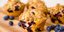 Λαχταριστά muffins με βατόμουρο και θρυμματισμένη βρώμη