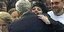 Η Μόνικα Λεβίνσκι αγκαλιάζει τον τότε Πρόεδρο