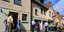 (Γερμανοί αστυνομικοί εκκενώνουν έναν ξενώνα προσφύγων
