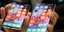 Για χαμηλό σήμα διαμαρτύρονται οι αγοραστές του νέου iPhone XS. Φωτογραφία: AP