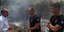 Ο περιφερειάρχης Δυτικής Ελλάδας συνομιλεί με πυροσβέστες / Φωτογραφία: patrasevents.gr