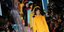 Εμπευσμένη από τη δεκαετία του '60 η φθινοπωρινή κολεξιόν της Moschino. Φωτογραφία: Splash News