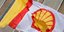 Σημαία με το λογότυπο της Royal Dutch Shell/ Φωτογραφία: ΑP