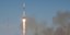 Ο πύραυλος μετέφερε τον Αμερικανό αστροναύτη Νικ Χέιγκ και τον Ρώσο αστροναύτη Αλεξέι Οβτσίνιν (Φωτογραφία: ΑΡ//Dmitri Lovetsky)