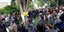 Πλήθος «Αγανακτισμένων» στο Σύνταγμα γύρω από το σημείο της αυτοκτονίας