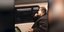 Ο Άντονι Τόρες την ώρα που ξυρίζεται στο τρένο. Φωτογραφία: YouTube