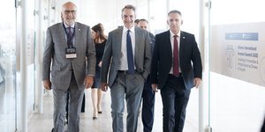 Σε συζήτηση με τον αντιπρόεδρο της BlackRock, Philipp Hildebrand και τον Adebayo Ogunlesi, πρόεδρο της Global Infrastructure Partners συμμετείχε ο Κυριάκος Μητσοτάκης.
