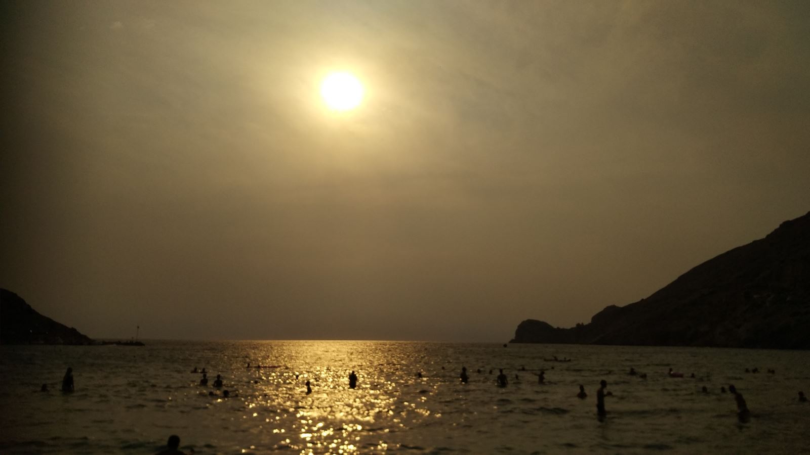 Ο καπνός έφτασε στη Σύρο, φωτογραφία: syrostoday.gr