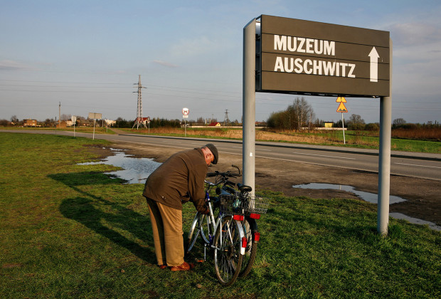 the-town-next-to-auschwitz-02441688922