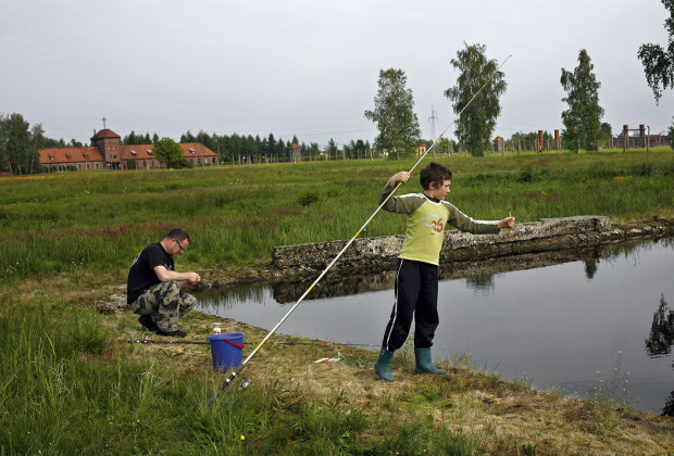 the-town-next-to-auschwitz-07343436533