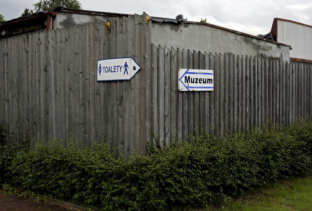 the-town-next-to-auschwitz-082581879830