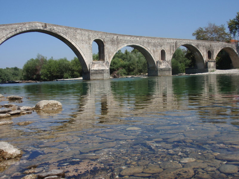 Το γεφύρι της Αρτας σήμερα, ένα πετρόκτιστο αριστούργημα