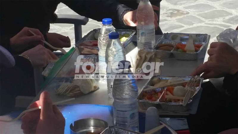 Τουρίστες στην Κρήτη κάθισαν σε ταβέρνα και παρήγγειλαν μόνο νερό (ΦΩΤΟ)