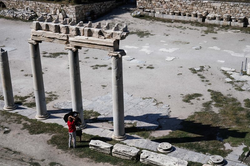 Ποιος νοιάζεται για τον καυτό ήλιο κάτω από τους Στύλους του Ολυμπίου Διός