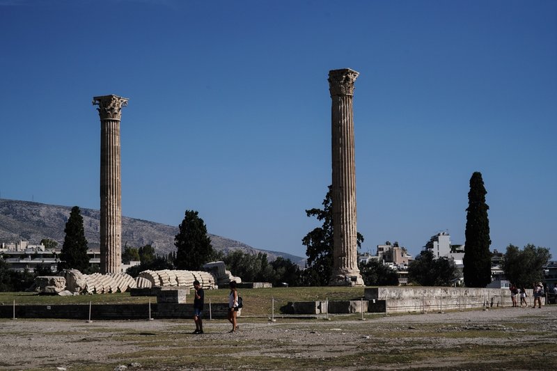 Έκπληκτοι μπροστά στις ελληνικές αρχαιότητες