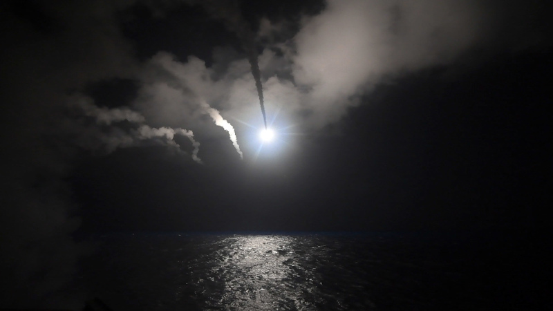 Αποτέλεσμα εικόνας για Οι ΗΠΑ βομβάρδισαν τη Συρία με 59 πυραύλους