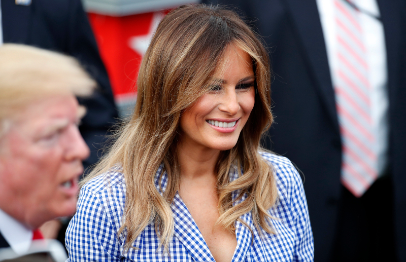 Το «χαμογελο του μοντέλου». Σαν να θέλει δηλαδή να πει «Κοιτάξτε με, είμαι χαρούμενη» σύμφω να με την ειδικό στη γλώσσα του σώματος. Φωτογραφία: AP / Alex Brandon