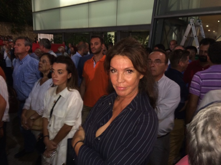 Η Βάνα Μπάρμπα μεταξύ των παρευρισκομένων