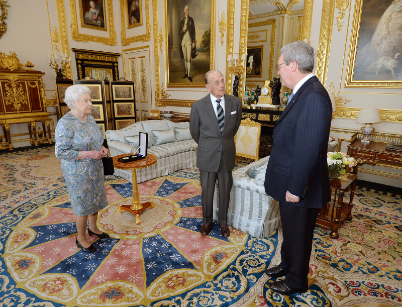 Το White Drawing Room χρησιμοποιείται συχνά από τη Βασίλισσα και την οικογένειά της, ειδικά κατά τη διάρκεια μεγάλων εκδηλώσεων.