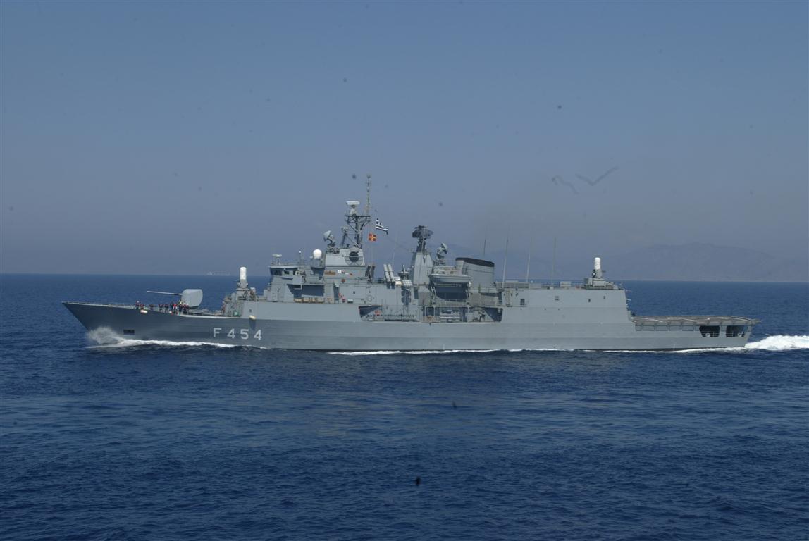 Πολεμικά πλοία στον Πειραιά -Φρεγάτα, πυραυλάκατος και υποβρύχιο περιμένουν τους πολίτες [εικόνες] | iefimerida.gr 0