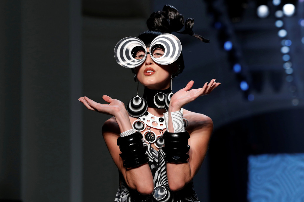 12+1 δημιουργίες που ξεχώρισαν στην Paris Haute Couture Week | iefimerida.gr 6