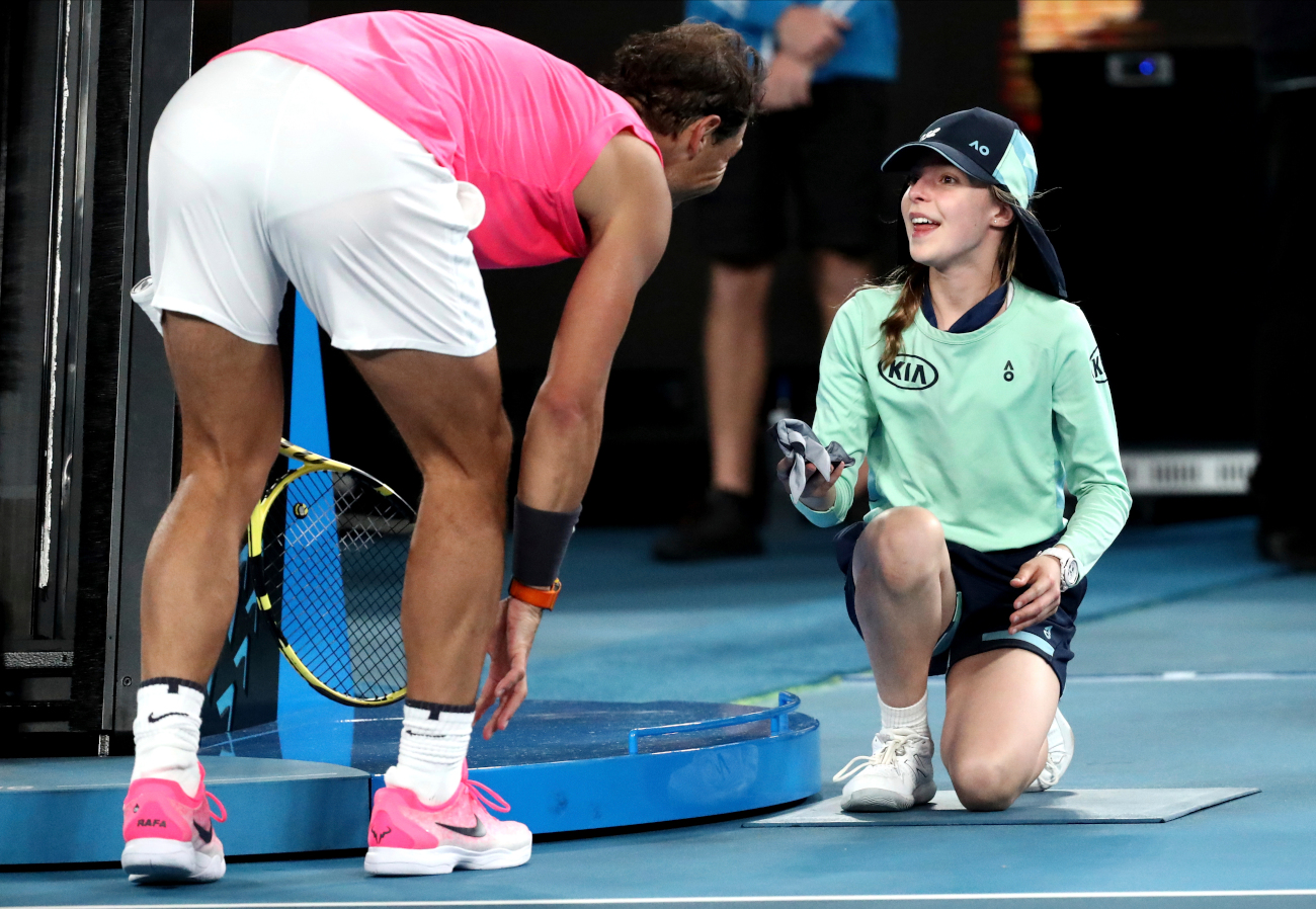 Australian Open Ο Ναδάλ χτύπησε κατά λάθος ball girl με το μπαλάκι