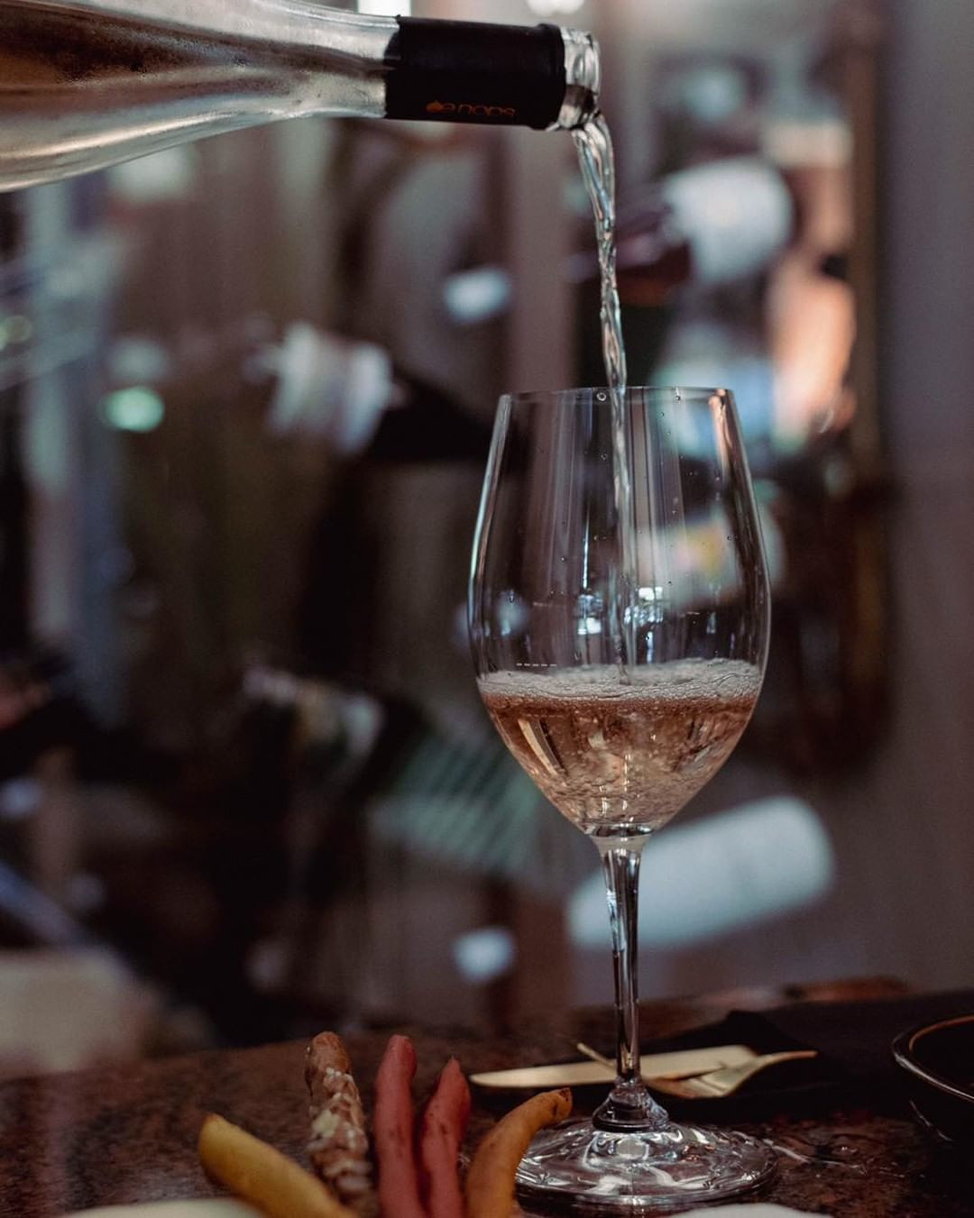 Τα wine bars της Αθήνας όπου θα ξεχειμωνιάσουμε φέτος Γουστόζικα, ατμοσφαιρικά και με