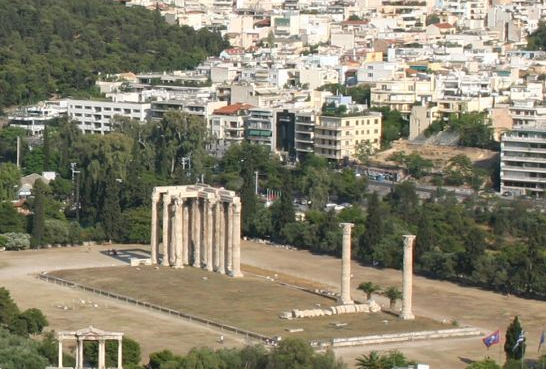 ΕΔω βρίσκονται τα θεμέλια του παριλίσσιου ναού της Αγροτέρας Αρτέμιδος, που αποτελούν μία από τις σημαντικότερες ιστορικά αρχαιολογικές τοποθεσίες στο κέντρο των Αθηνών