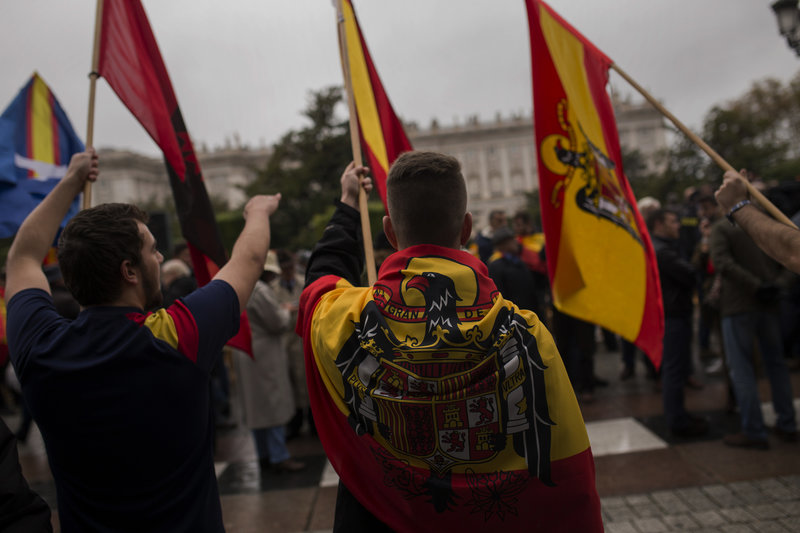 Noσταλγοί του καθεστώτος Φράνκο σε συγκέντρωση στη Μαδρίτη (Φωτογραφία αρχείου: ΑΡ) 