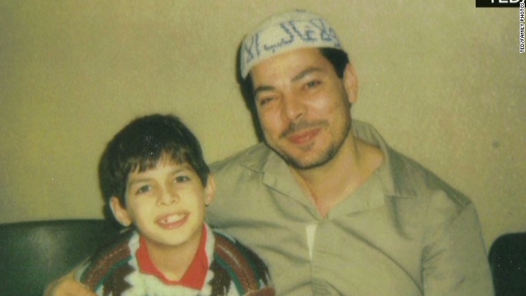 Ο γιος του τρομοκράτη που διάλεξε την ειρήνη: Μεγαλώνοντας με πατέρα το δεξί χέρι του Μπιν Λάντεν | iefimerida.gr 0