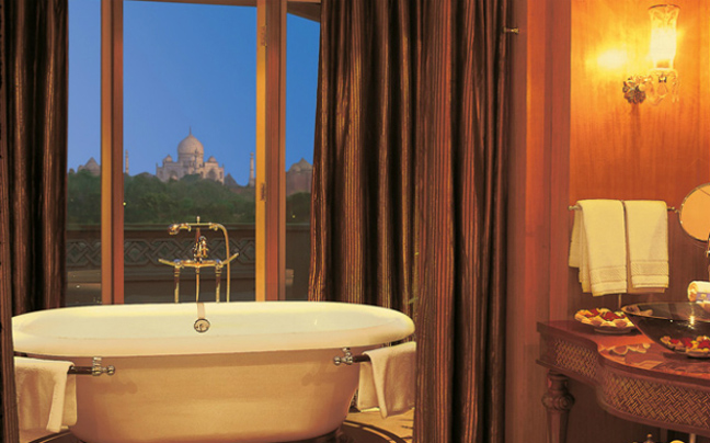 Τα λουτρά του παραδείσου – Αυτά είναι τα ομορφότερα μπάνια με θέα από το Ταζ Μαχάλ μέχρι τον Πύργο του Άιφελ [εικόνες]  | iefimerida.gr 6