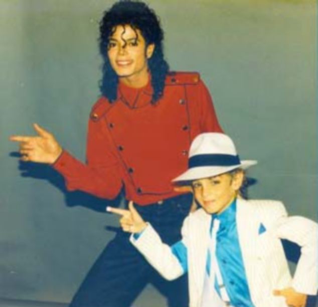 «Με παρενόχλησε σεξουαλικά ο Μάικλ Τζάκσον όταν ήμουν 7», ισχυρίζεται χορογράφος [εικόνα] | iefimerida.gr 0