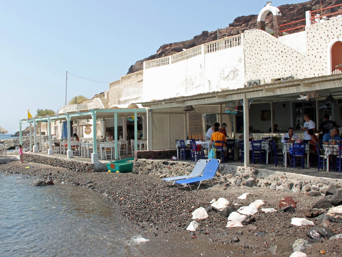 Business Insider: Ποια κρίση; Οι Ευρωπαίοι συρρέουν ακόμα στο ακριβό νησί της Σαντορίνης [εικόνες]  | iefimerida.gr 6