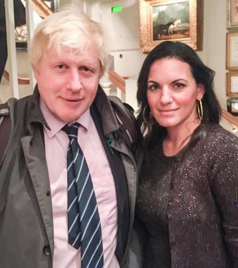 Η Ολγα Κεφαλογιάννη αγκαλιά με τον δήμαρχο του Λονδίνου -Αναμένεται αύξηση Βρετανών τουριστών για το 2015 [εικόνες]  | iefimerida.gr 0