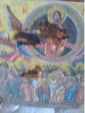 Βεβήλωσαν εκκλησία στην Κρήτη -Αφόδευσαν και ούρησαν πάνω σε εικόνες του Ιησού [εικόνες] | iefimerida.gr 1
