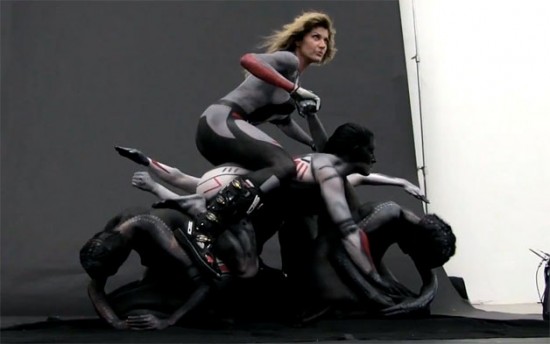 Μοτοσυκλέτες φτιαγμένες από γυμνά ανθρώπινα σώματα [εικόνες+βίντεο] | iefimerida.gr 0