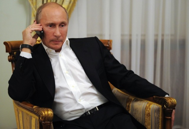 Τα κινητά που κυβερνούν τον κόσμο - 8 παγκόσμιοι πολιτικοί ηγέτες με τα smartphone τους [εικόνες]  | iefimerida.gr 4